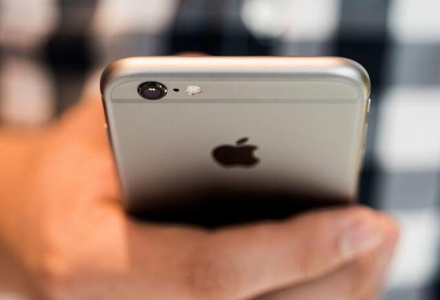 大屏iPhone悄然改寫(xiě)美國(guó)假日購(gòu)物格局
