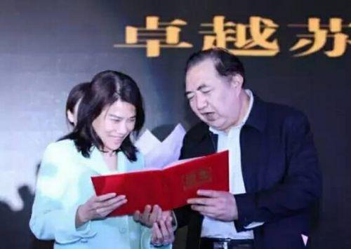 董明珠：我為何要放棄8000萬年薪 打造一個(gè)500強(qiáng)企業(yè)？