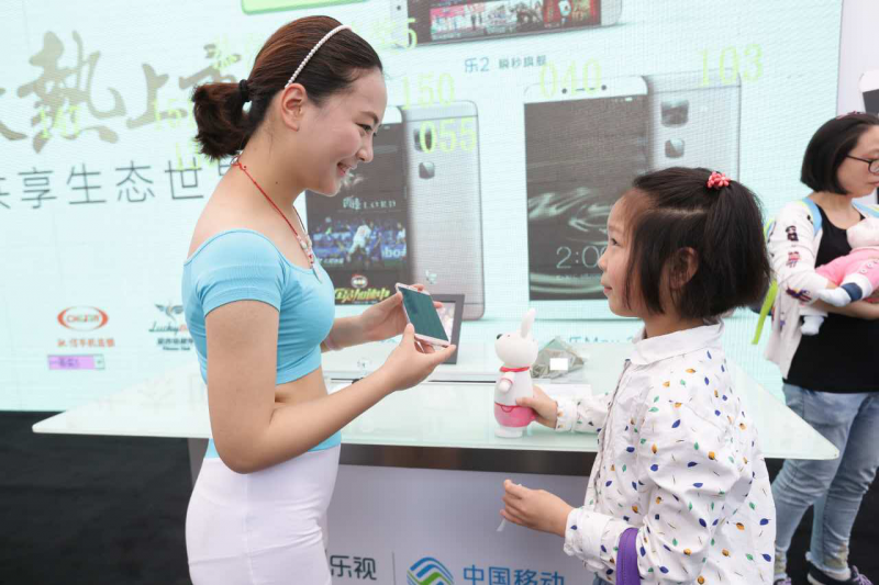 樂視二代手機千城萬店現貨首銷 樂迷風雨無阻掀搶購熱潮