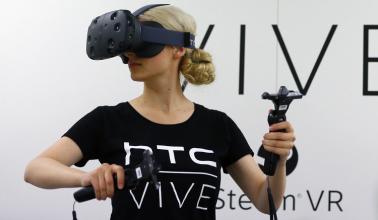 火腿腸有救:HTC Vive虛擬現(xiàn)實(shí)頭盔銷(xiāo)量已達(dá)10萬(wàn)