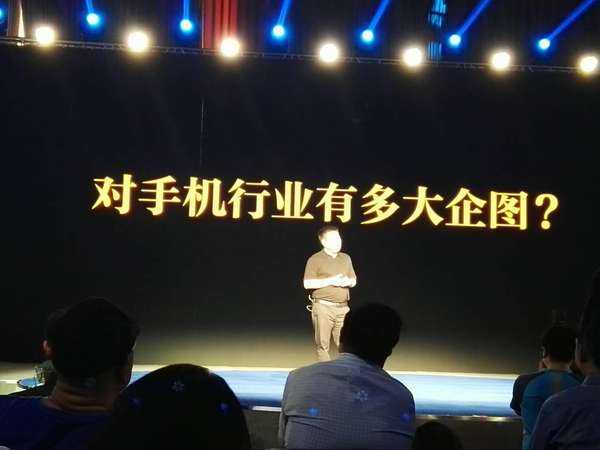 8848鈦金手機M3售價15999元 杜國楹稱目標10萬部