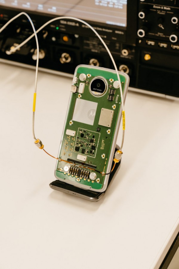 Moto Z幕后故事:聯(lián)想很瘋狂 用搭積木的方式造手機(jī)