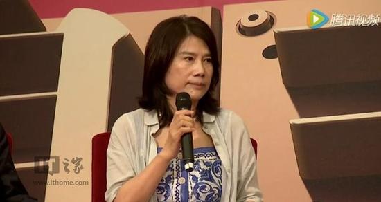 董明珠為證明格力手機(jī)質(zhì)量怒摔手機(jī)！撂狠話：你敢摔嗎？