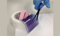 日本科學(xué)家開(kāi)發(fā)出可以用剪刀剪的顯示面板