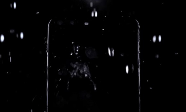iPhone 7宣傳視頻：展示雙攝像頭、防水等特性