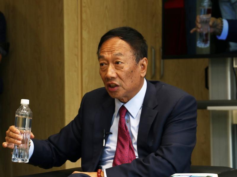 對話郭臺銘：66歲的“推銷員”，能否拯救夏普，又能否拯救富士康？