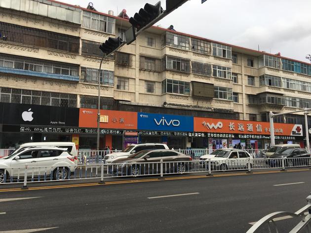 OPPO、vivo為何擊敗華為小米？去三線“手機一條街”看看！