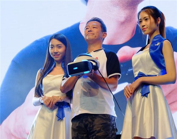 2016年索尼PS VR成王者，銷(xiāo)量遠(yuǎn)超HTC Vive
