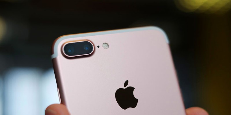 這個功能厲害了 蘋果iPhone 8或?qū)⒅С秩四樧R別