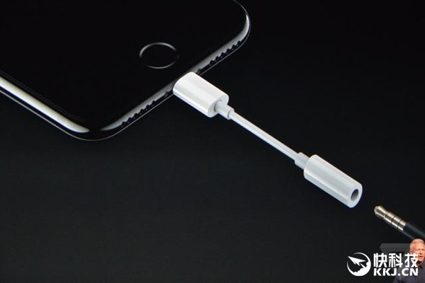 iPhone 8要用USB-C？蘋果用新接口給出答案