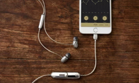 iPhone 8要用USB-C？蘋果用新接口給出答案