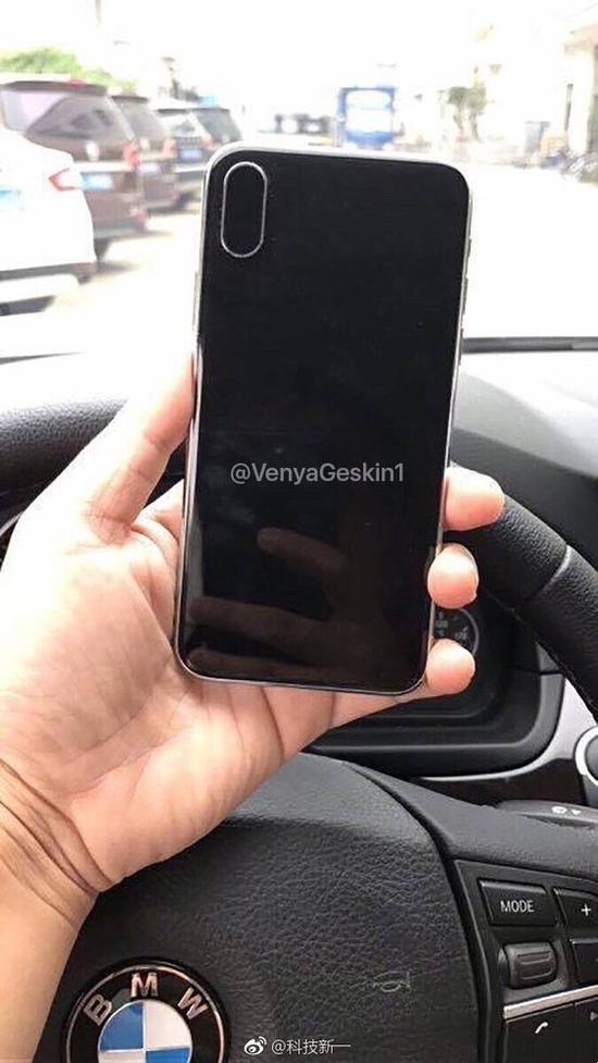 iPhone 8原型機流出 玻璃機身+豎向雙攝