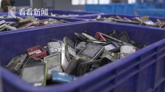 從舊手機(jī)中提煉黃金 每年數(shù)噸