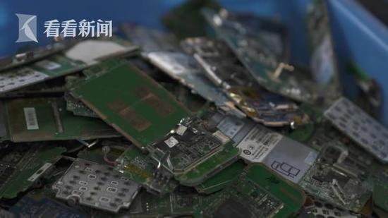 從舊手機(jī)中提煉黃金 每年數(shù)噸