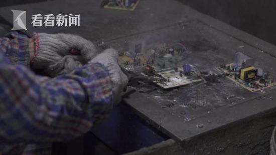 從舊手機(jī)中提煉黃金 每年數(shù)噸