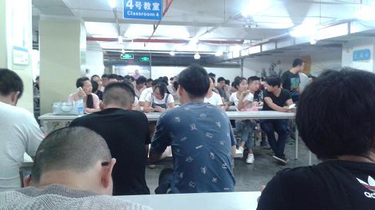 大學(xué)生臥底iPhone工廠:相信iPhone不會(huì)回美國(guó)制造