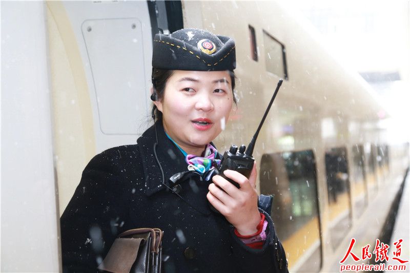 華為手持終端多項監(jiān)測不合格 遭中鐵總通告