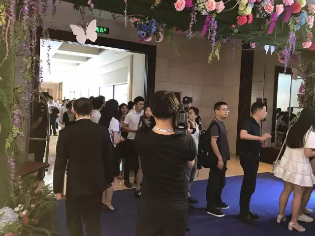 “全面屏全面來襲，屏占比大有所為”高峰論壇圓滿結(jié)束