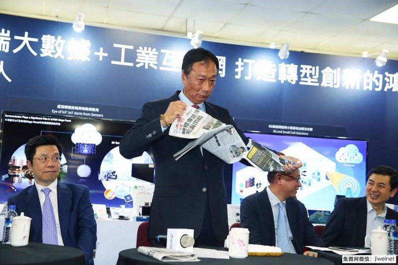 記者會上怒撕報紙,郭臺銘稱東芝案日本經(jīng)產省公報私仇,國際笑話