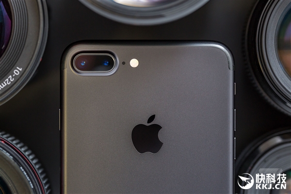 iPhone 8你還不買？蘋果新專利：妹紙自拍更漂亮