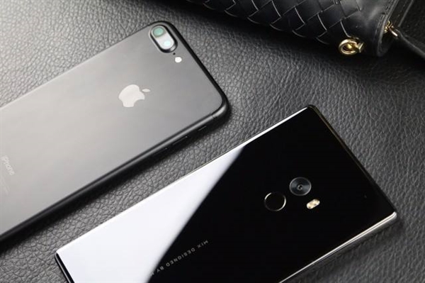 小米MIX2發(fā)布會(huì)撞車(chē)iPhone 8 雷軍:純屬巧合