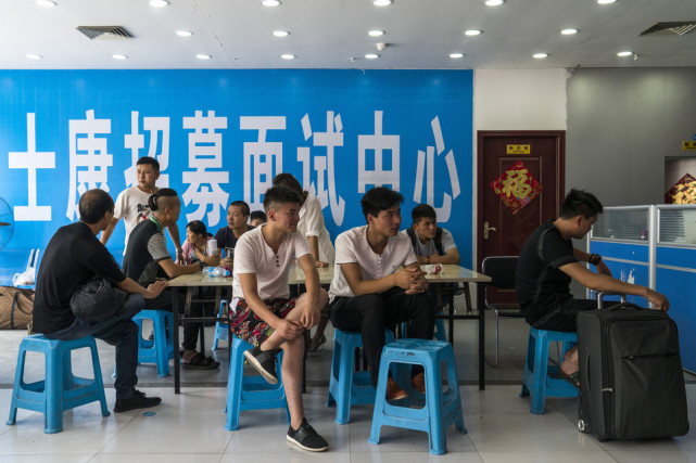 揭秘鄭州蘋果城：全球一半iPhone產(chǎn)自這