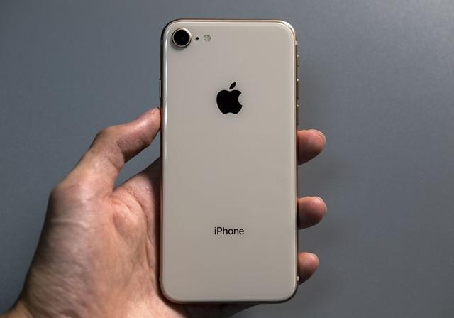 iPhone 8狂降一千多，最尷尬的卻是國(guó)產(chǎn)旗艦機(jī)們
