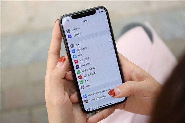 iPhone X賣一萬(wàn)照樣買！蘋果將超三星成全球最大手機(jī)廠商