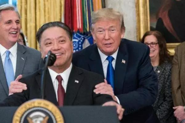 博通強(qiáng)娶高通幕后推手：華裔并購(gòu)狂人和他的中國(guó)友軍