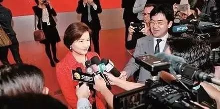 “她的工廠一旦停工，全球手機都得斷貨”，她是中國女首富，身價 500 億！