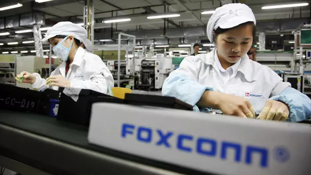 富士康工廠被曝非法讓中國學(xué)生加班組裝iPhone X