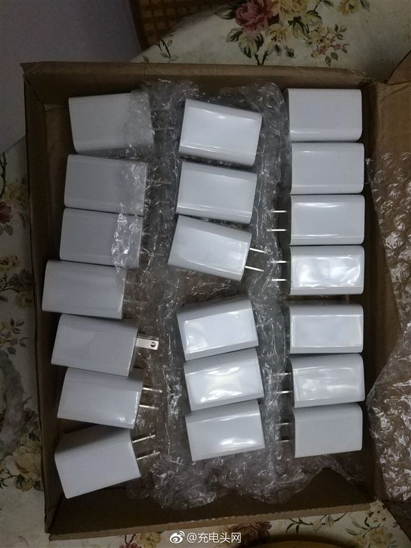 樂(lè)視手機(jī)美版充電頭首曝:沒(méi)上市就淪落民間