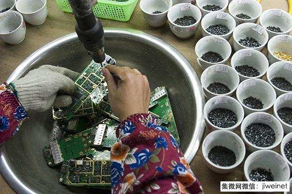 揭秘廢棄手機(jī)拆解地下產(chǎn)業(yè)鏈：iPhone攝像頭3塊 錢(qián)一個(gè)