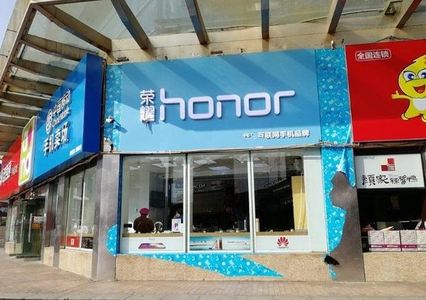 小米員工打砸榮耀店鋪背后:手機(jī)線下銷售壓力大