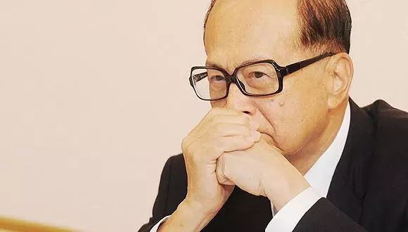 香港“殖民地思維”令李嘉誠慘失2000億，出路何在？