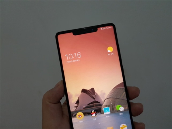 神似iPhone X 小米全面屏新機外形偷跑:也有劉海