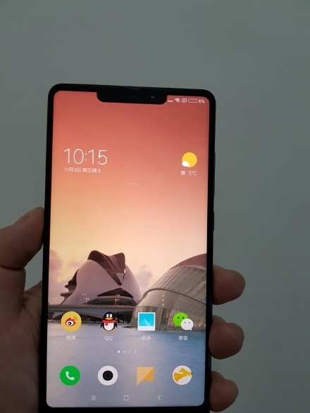 神似iPhone X 小米全面屏新機外形偷跑:也有劉海