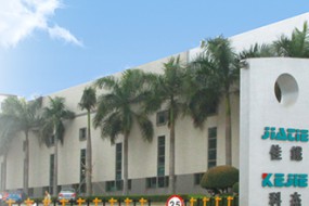 行業(yè)需求35000臺(tái)，廣東佳鐵大弧面2.5D和3D玻璃CNC精雕機(jī)再造輝煌