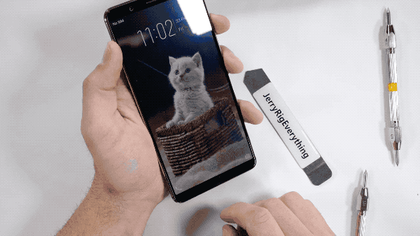 vivo X20Plus UD版暴力測(cè)試:屏下指紋無懼劃痕