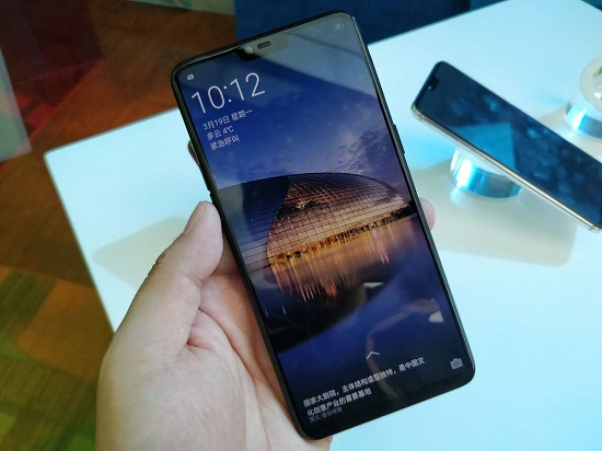 OPPO R15系列發(fā)布:90%屏占比異形全面屏,2999元起售