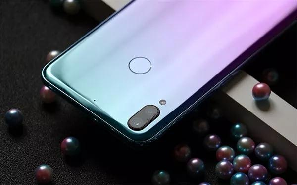 手機(jī)江湖下半場(chǎng)：5G、AI、屏下指紋、翻譯手機(jī)等開(kāi)啟新一輪廝殺