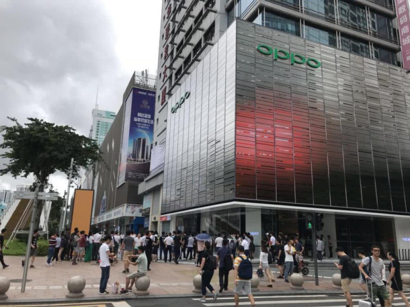OPPO深圳首開(kāi)超級(jí)旗艦店，認(rèn)定線(xiàn)下店減少是趨勢(shì)