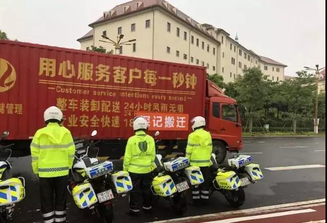 華為5400人搬到東莞：40輛8噸貨車(chē)共60車(chē)次