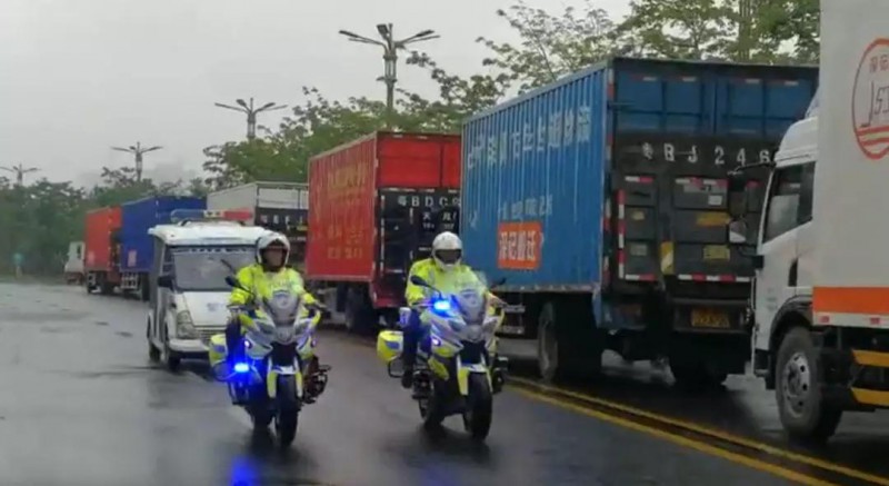 華為5400人搬到東莞：40輛8噸貨車(chē)共60車(chē)次
