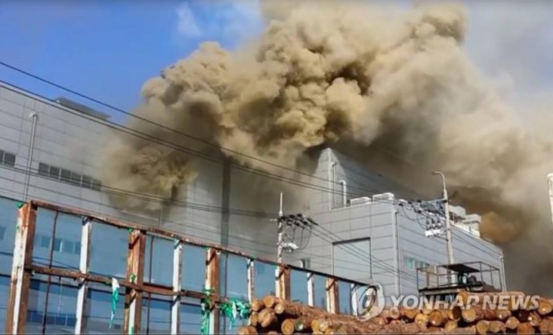 韓國工廠突發(fā)火災致9死 2名工人4樓跳下喪生