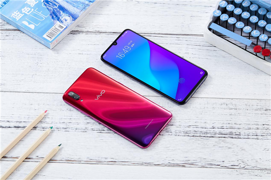 第四代屏幕指紋+全新光感美學(xué) vivo X23引領(lǐng)未來全面屏手機潮流