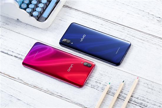 第四代屏幕指紋+全新光感美學(xué) vivo X23引領(lǐng)未來全面屏手機潮流