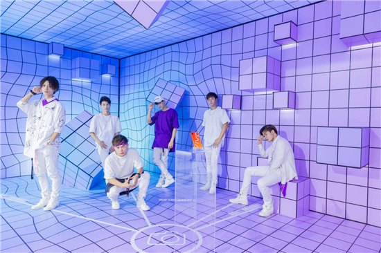 全新vivo X23亮相天翼展，時(shí)尚外觀吸引眾人圍觀