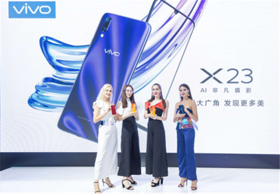 全新vivo X23亮相天翼展，時(shí)尚外觀吸引眾人圍觀