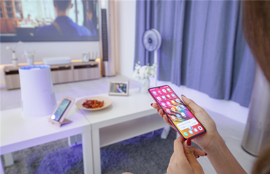 全新vivo X23亮相天翼展，時(shí)尚外觀吸引眾人圍觀